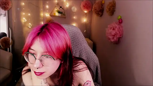 Snapshot of Alice_Nyx chatting on April 16, 2026, 9:39 pm Alice Nyx online show from April 16, 2026, 9:39 pm