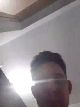 Roger1986  online show from April 9, 2026, 11:55 pm