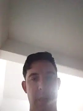 Roger1986  online show from April 7, 2026, 9:16 pm