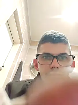 Snapshot of ENzFa chatting on April 4, 2026, 10:49 pm ENzFa online show from April 4, 2026, 10:49 pm