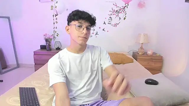 Snapshot of Alazbel8 chatting on May 23, 2026, 9:52 am Alazbel8 online show from May 23, 2026, 9:52 am