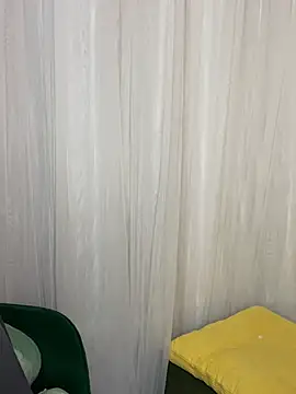 yaya0302 online show from April 17, 2026, 3:31 am