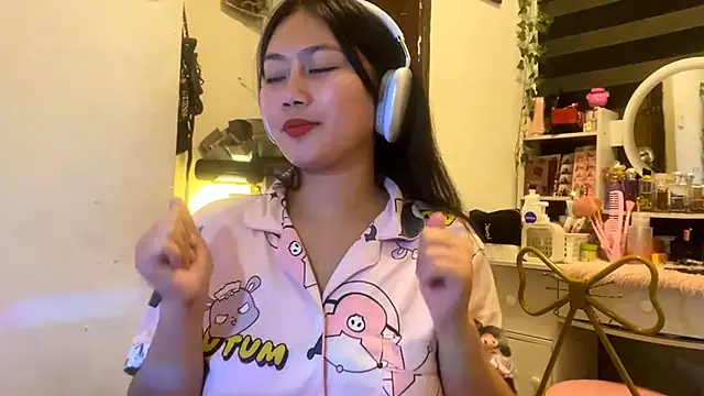 Snapshot of GlindaDejardin chatting on April 24, 2026, 5:48 pm GlindaDejardin online show from April 24, 2026, 5:48 pm