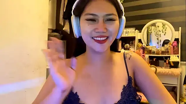 Snapshot of GlindaDejardin chatting on May 4, 2026, 5:16 pm GlindaDejardin online show from May 4, 2026, 5:16 pm