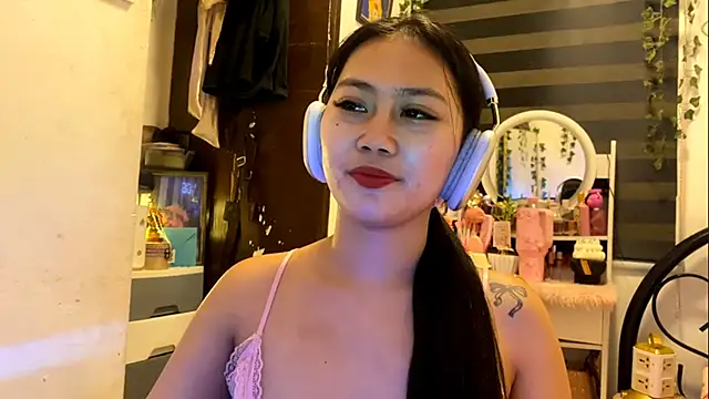 Snapshot of GlindaDejardin chatting on May 6, 2026, 5:17 pm GlindaDejardin online show from May 6, 2026, 5:17 pm