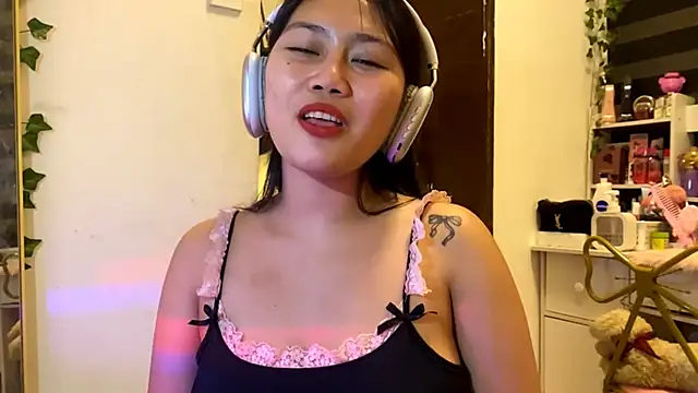 Snapshot of GlindaDejardin chatting on April 21, 2026, 5:19 pm GlindaDejardin online show from April 21, 2026, 5:19 pm