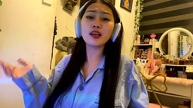 Snapshot of GlindaDejardin chatting on April 29, 2026, 5:28 pm GlindaDejardin online show from April 29, 2026, 5:28 pm