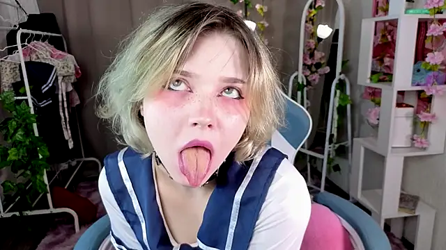 Molli fae online show from April 5, 2026, 8:10 am