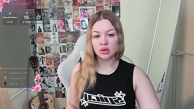 Snapshot of AmeliePeach chatting on May 24, 2026, 4:01 am AmeliePeach online show from May 24, 2026, 4:01 am