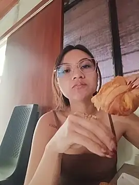 Snapshot of Leticia_Hinkley_ chatting on May 13, 2026, 12:56 pm Leticia Hinkley online show from May 13, 2026, 12:56 pm