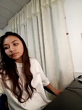 Snapshot of Leticia_Hinkley_ chatting on April 9, 2026, 10:10 am Leticia Hinkley online show from April 9, 2026, 10:10 am
