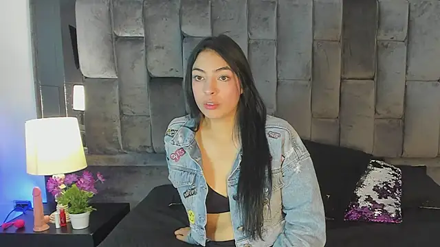 Snapshot of Ashly_bloom_ chatting on May 5, 2026, 3:09 am Ashly bloom online show from May 5, 2026, 3:09 am