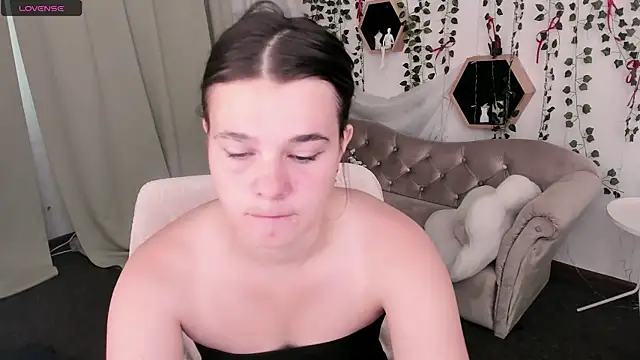 Kacey Love online show from July 28, 2026, 1:32 pm