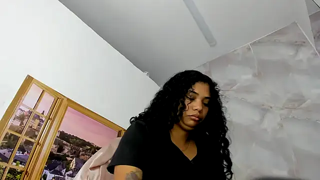 Snapshot of EllyBloom chatting on June 25, 2026, 1:05 pm EllyBloom online show from June 25, 2026, 1:05 pm