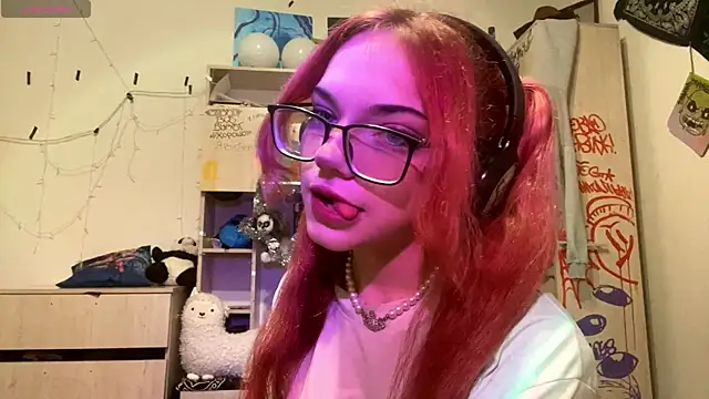 RedHeadCat online show from April 18, 2026, 9:37 pm