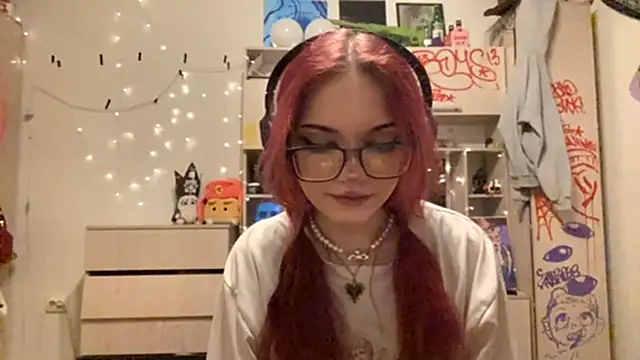 Snapshot of RedHeadCat chatting on April 5, 2026, 9:10 pm RedHeadCat online show from April 5, 2026, 9:10 pm