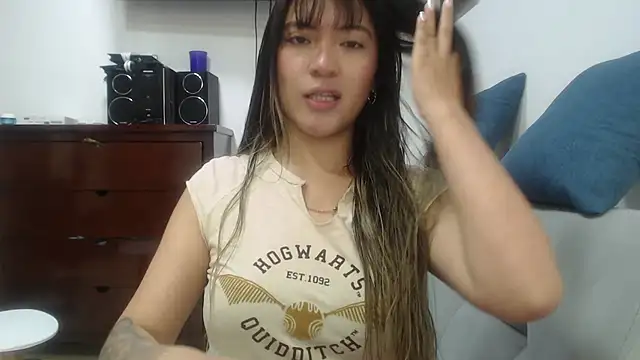 Snapshot of hannajonnes1 chatting on April 21, 2026, 12:01 pm hannajonnes1 online show from April 21, 2026, 12:01 pm