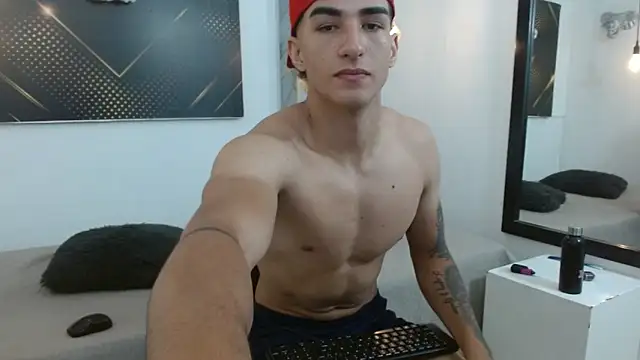 Snapshot of GoldenDesireX_ chatting on April 10, 2026, 7:54 pm GoldenDesireX online show from April 10, 2026, 7:54 pm