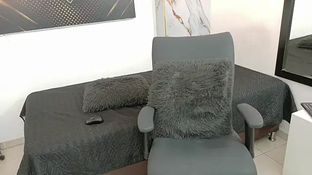 Snapshot of GoldenDesireX_ chatting on May 14, 2026, 7:00 pm GoldenDesireX online show from May 14, 2026, 7:00 pm