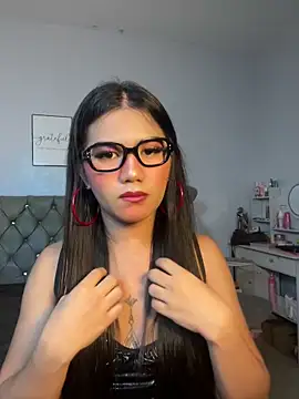 Snapshot of JassmineLove chatting on June 15, 2026, 8:14 am JassmineLove online show from June 15, 2026, 8:14 am