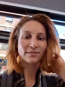 Julialexxxx online show from May 6, 2026, 9:35 am