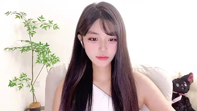 Snapshot of Kitteovo chatting on May 18, 2026, 8:19 am Kitteovo online show from May 18, 2026, 8:19 am