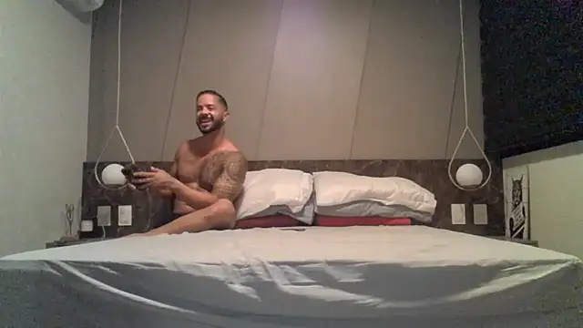 sexy couple82 online show from April 8, 2026, 4:03 am