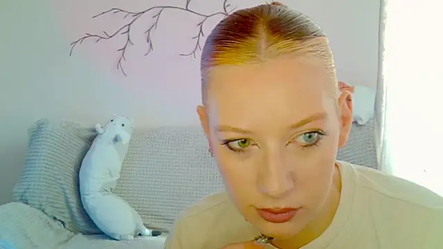 Snapshot of earn_my_lily chatting on April 22, 2026, 7:15 am earn my lily online show from April 22, 2026, 7:15 am