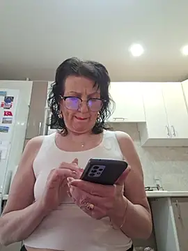 LaliaMia online show from April 9, 2026, 2:35 am