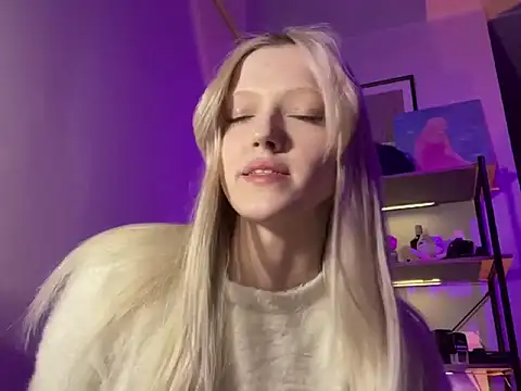 StellinaLuna online show from April 18, 2026, 7:58 pm