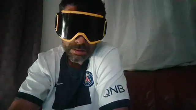 Snapshot of desperadosoz chatting on July 25, 2026, 1:02 am desperadosoz online show from July 25, 2026, 1:02 am
