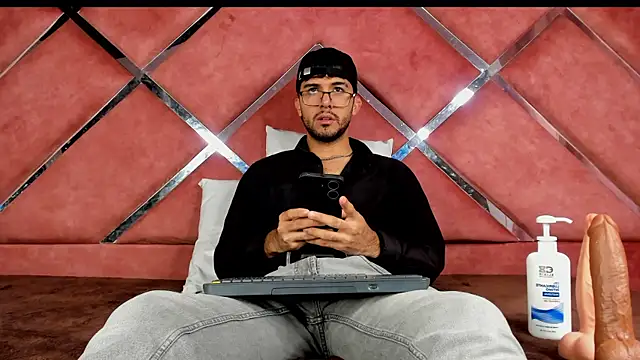 RodrigoColby2 online show from June 25, 2026, 3:26 am