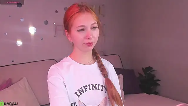 Snapshot of Sienna_Nyx chatting on June 7, 2026, 9:14 am Sienna Nyx online show from June 7, 2026, 9:14 am