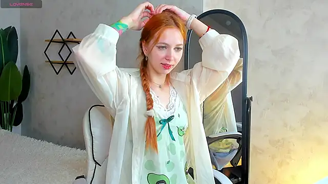 Snapshot of Sienna_Nyx chatting on April 16, 2026, 9:10 am Sienna Nyx online show from April 16, 2026, 9:10 am