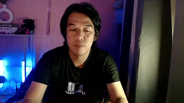 akiramoore online show from May 31, 2026, 5:13 am