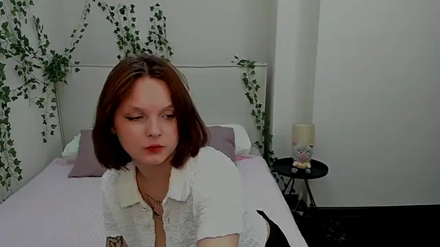 Snapshot of Charlotte_Stee chatting on July 1, 2026, 2:12 am Charlotte Stee online show from July 1, 2026, 2:12 am