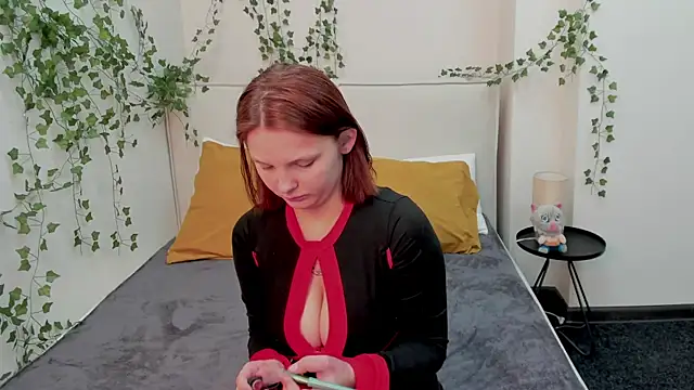 Charlotte Stee online show from May 15, 2026, 2:09 am