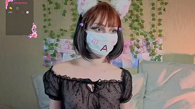 Snapshot of LunaNyanmi chatting on May 18, 2026, 2:22 pm LunaNyanmi online show from May 18, 2026, 2:22 pm