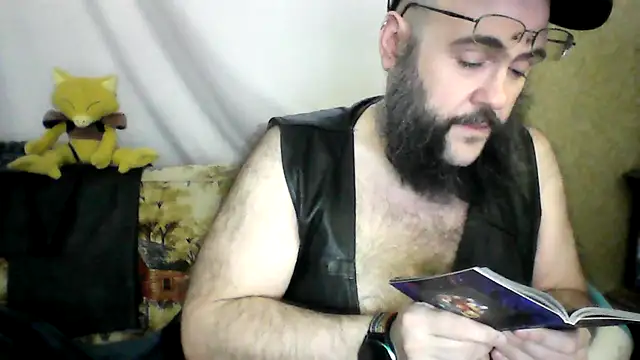 Snapshot of BriTheTopBear chatting on May 14, 2026, 9:56 pm BriTheTopBear online show from May 14, 2026, 9:56 pm