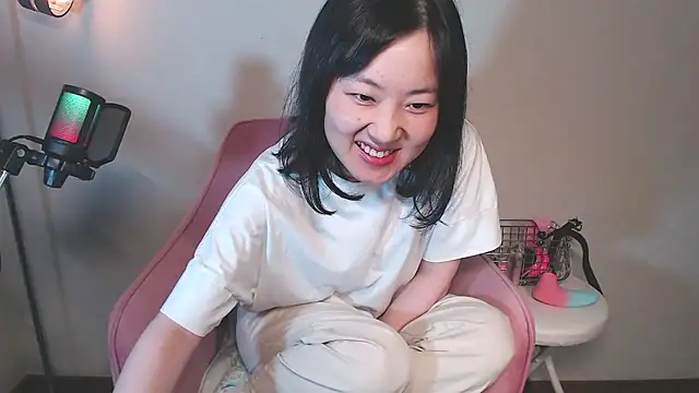 Snapshot of Miachan_01 chatting on July 23, 2026, 12:46 am Miachan 01 online show from July 23, 2026, 12:46 am