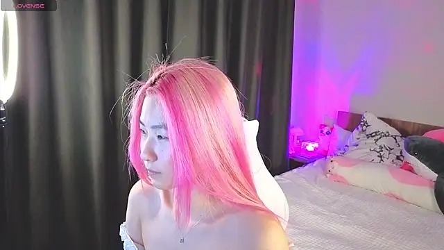 honeyveil  online show from April 14, 2026, 2:11 pm