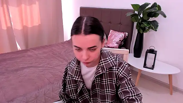 Little Ami  online show from April 15, 2026, 1:26 pm