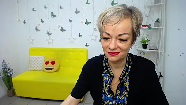Snapshot of NikaMayu chatting on May 12, 2026, 5:15 am NikaMayu online show from May 12, 2026, 5:15 am