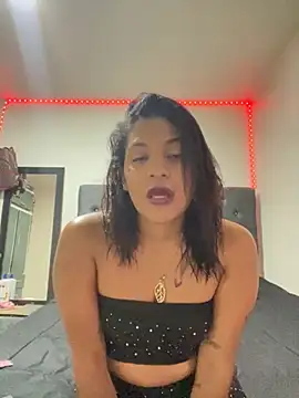 Emily Gaez online show from April 7, 2026, 8:21 pm