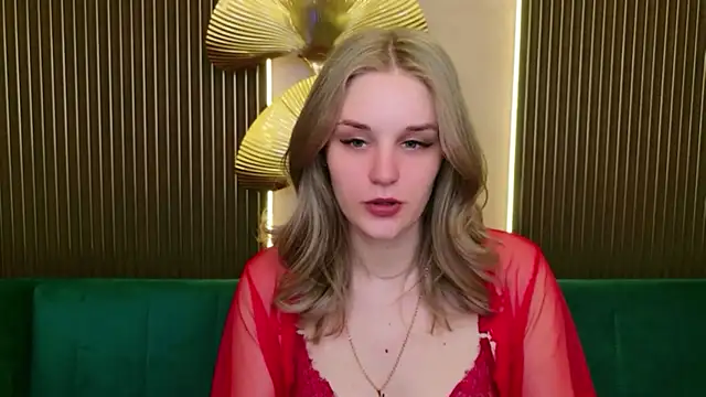 Snapshot of Molly_Voses chatting on July 10, 2026, 9:04 pm Molly Voses online show from July 10, 2026, 9:04 pm