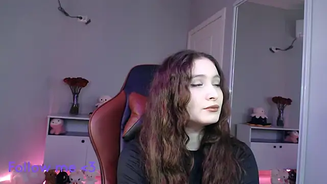 solitudebby online show from April 10, 2026, 5:31 pm