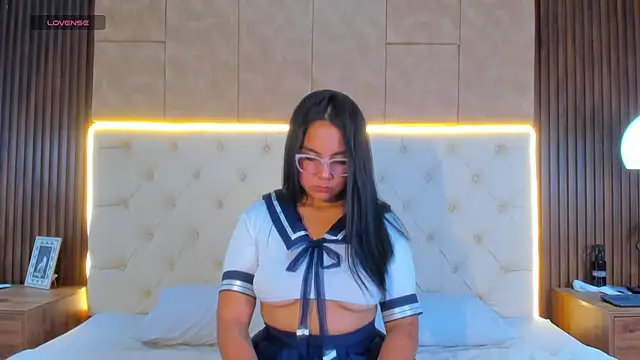 Amelia Rossetti online show from April 11, 2026, 11:58 am