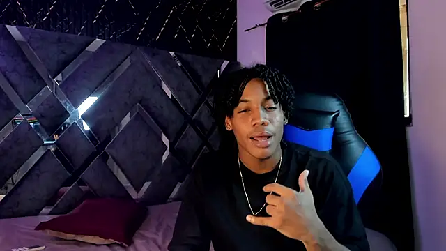 Snapshot of axel_silva4 chatting on April 30, 2026, 7:43 pm axel silva4 online show from April 30, 2026, 7:43 pm