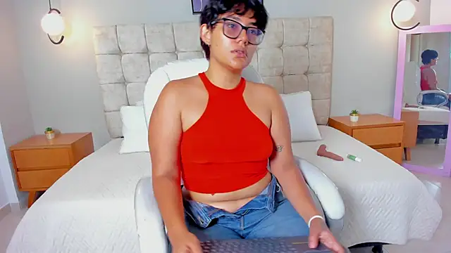 roxy sweet18 online show from April 7, 2026, 8:54 pm