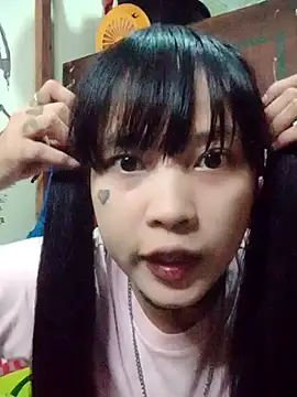 Snapshot of XShihoniLahgi chatting on May 21, 2026, 10:45 am XShihoniLahgi online show from May 21, 2026, 10:45 am